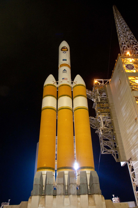 Largest U.S. Rocket in Service Blasts Off From West Coast